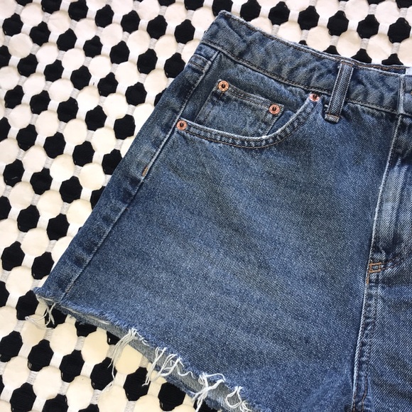 UO BDG Mom Cutoff Jeans High Waist Shorts sz 29 - Picture 3 of 12